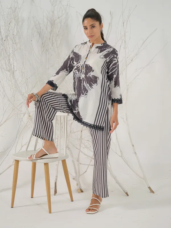Purple_&_Black_Casual_Printed_Regular_Top_and_Trousers