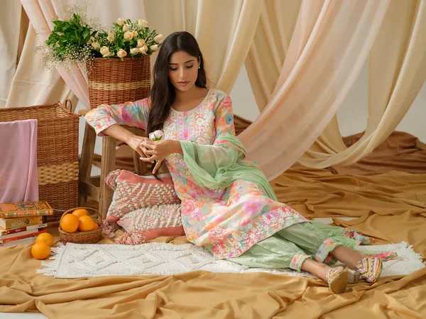 women_Green_Floral_Printed_Kurta_and_Salwar_With_Dupatta