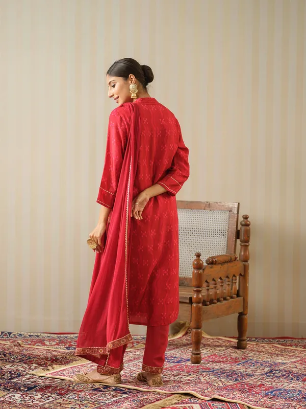 Pink_Embroidered_Floral_Straight_Kurta_and_Trousers_With_Dupatta
