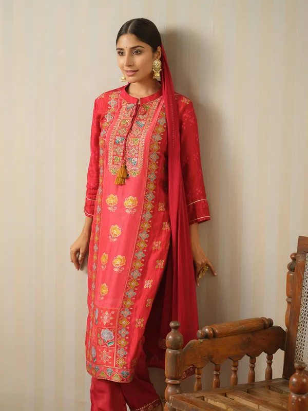 Pink_Embroidered_Floral_Straight_Kurta_and_Trousers_With_Dupatta