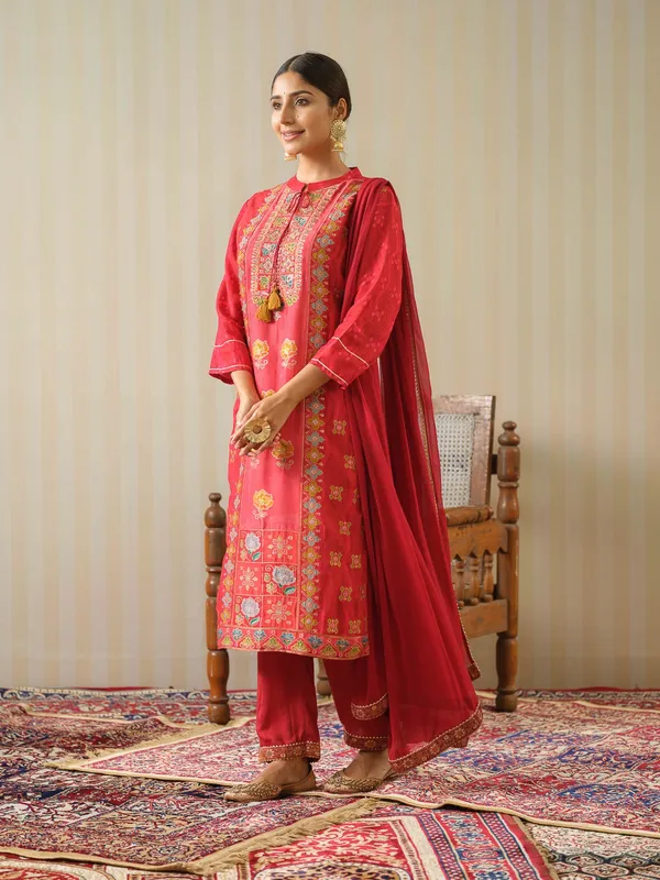 Pink_Embroidered_Floral_Straight_Kurta_and_Trousers_With_Dupatta