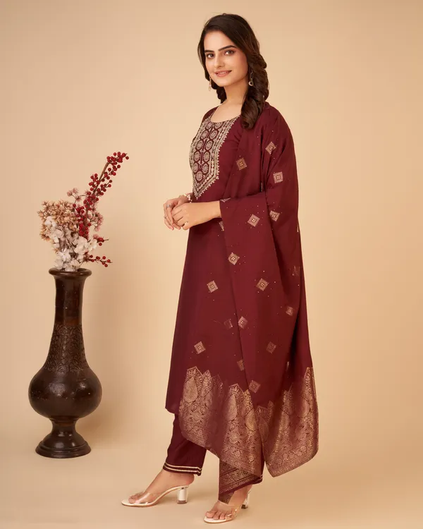 Women_Maroon_Ethnic_Motifs_Yoke_Design_Regular_Kurta_with_Trousers_&_With_Dupatta
