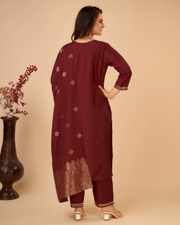 Women_Maroon_Ethnic_Motifs_Yoke_Design_Regular_Kurta_with_Trousers_&_With_Dupatta