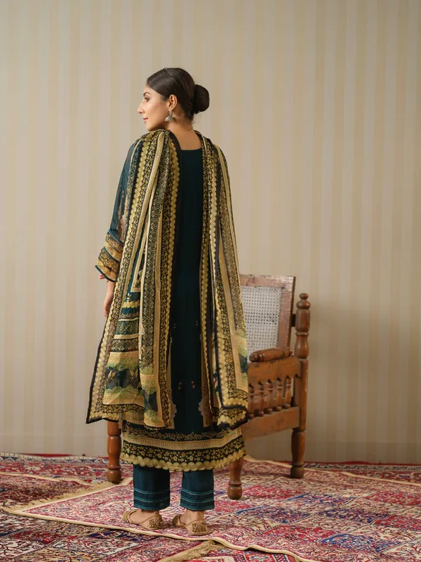 Green_Printed_Floral_Straight_Kurta_and_Trousers_With_Dupatta
