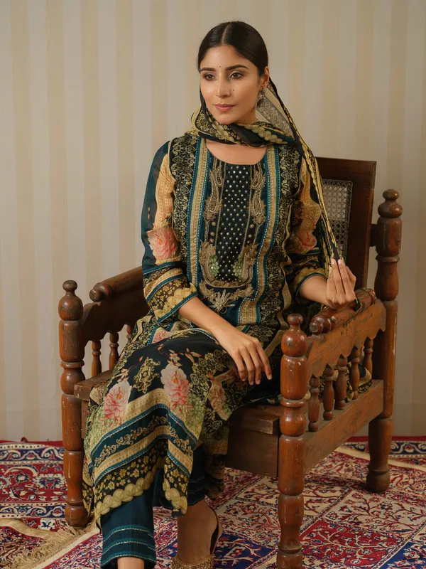 Green_Printed_Floral_Straight_Kurta_and_Trousers_With_Dupatta