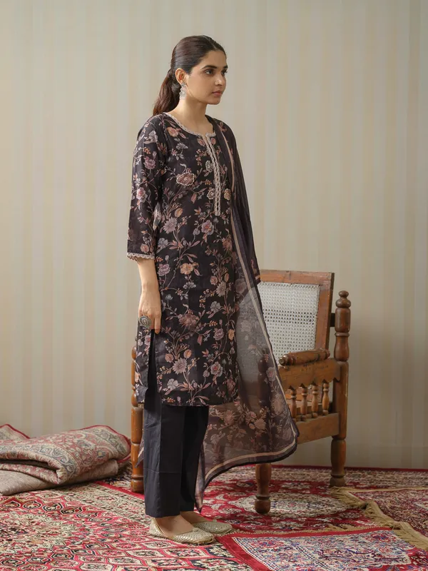 Grey_Printed_Floral_Straight_Kurta_and_Trousers_With_Dupatta