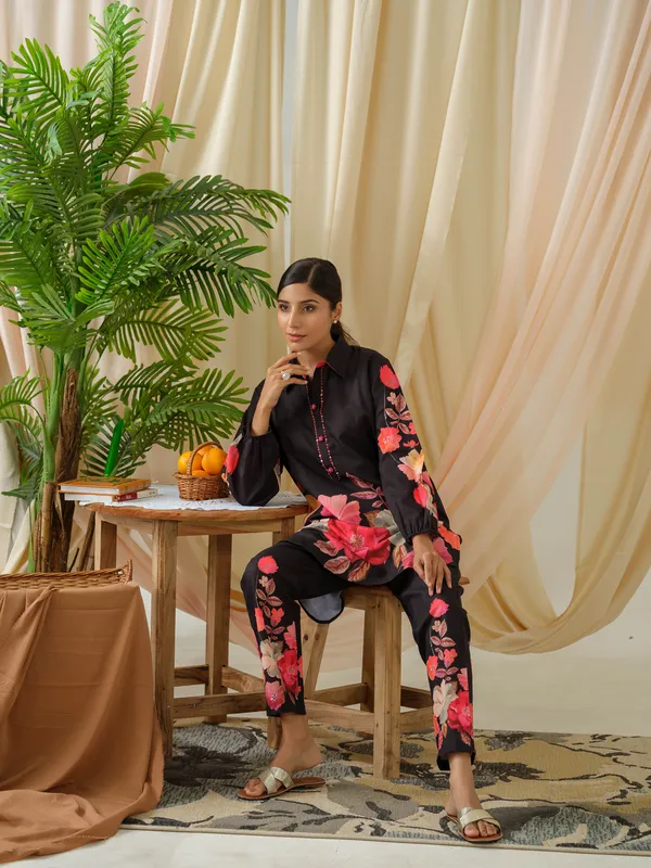 Women__Black_Floral_Printed_Tunic_and_Trousers
