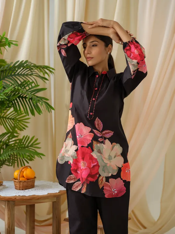 Women__Black_Floral_Printed_Tunic_and_Trousers