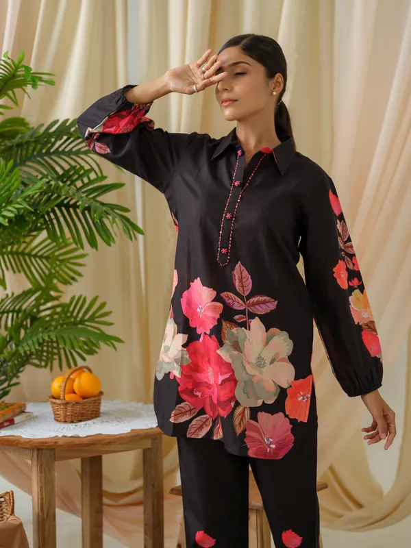 Women__Black_Floral_Printed_Tunic_and_Trousers