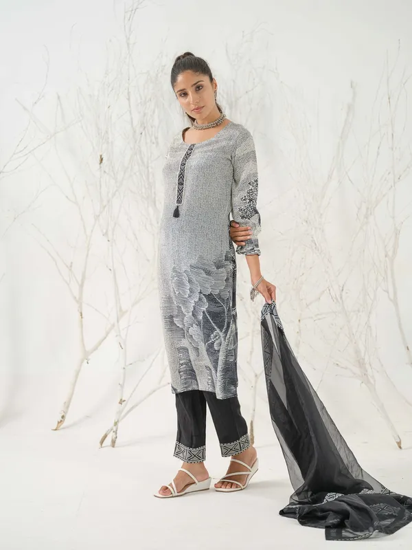 Black_&_White_Geometric_Printed_Straight_Kurta_and_Trousers_With_Dupatta