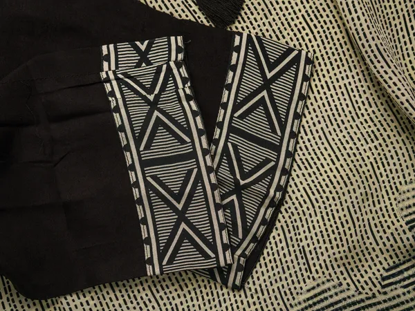 Black_&_White_Geometric_Printed_Straight_Kurta_and_Trousers_With_Dupatta
