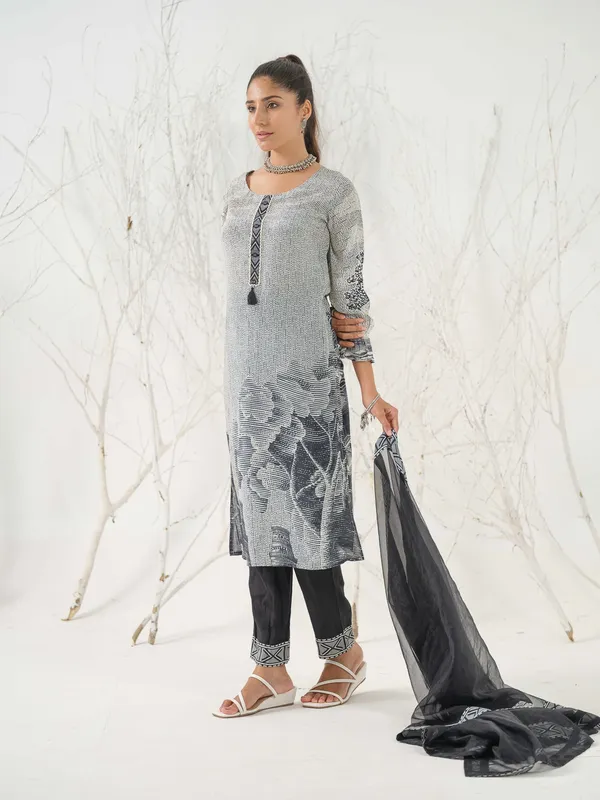 Black_&_White_Geometric_Printed_Straight_Kurta_and_Trousers_With_Dupatta