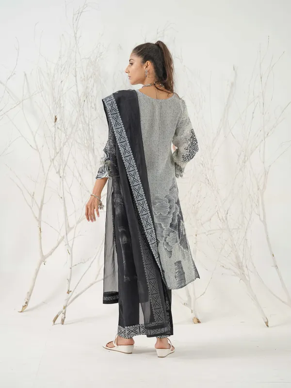 Black_&_White_Geometric_Printed_Straight_Kurta_and_Trousers_With_Dupatta