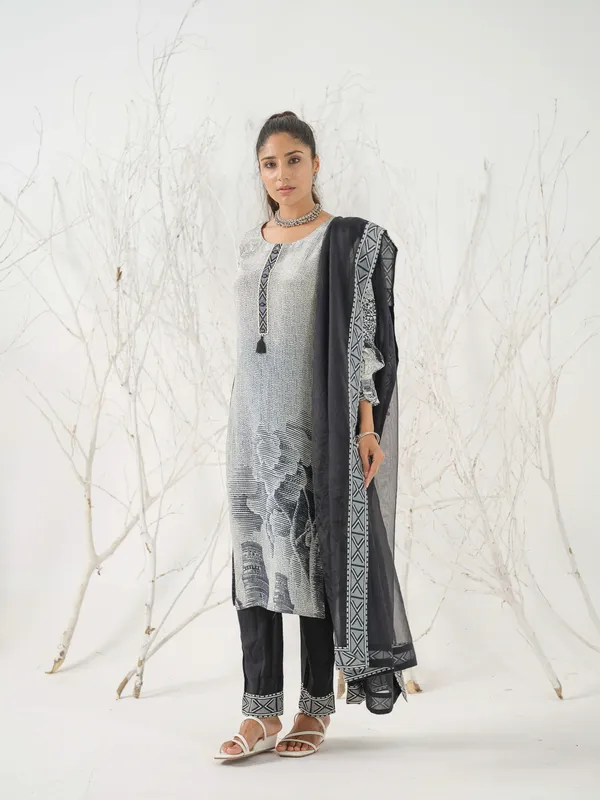 Black_&_White_Geometric_Printed_Straight_Kurta_and_Trousers_With_Dupatta