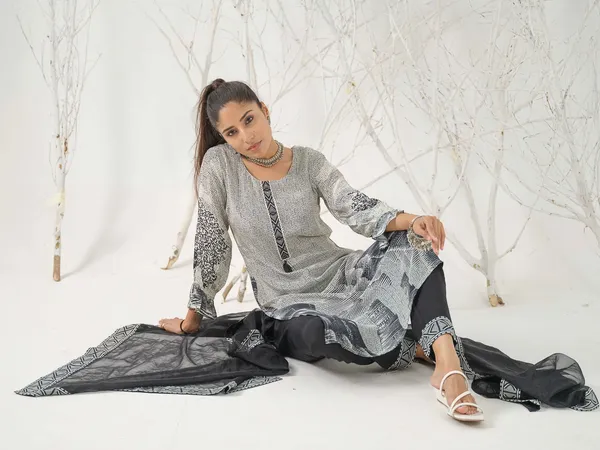 Black_&_White_Geometric_Printed_Straight_Kurta_and_Trousers_With_Dupatta