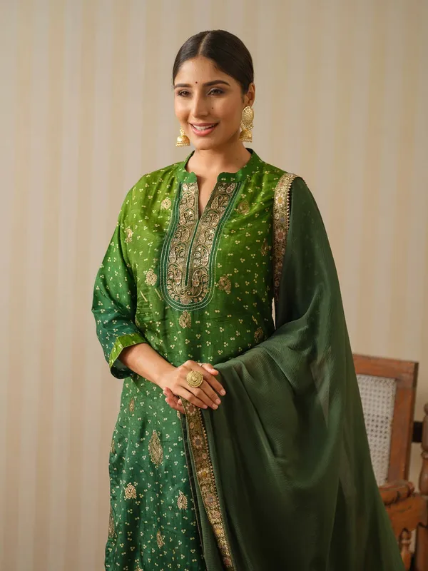 Green_Yoke_Design_Regular_Straight_kurta_and_Trousers_With_Dupatta