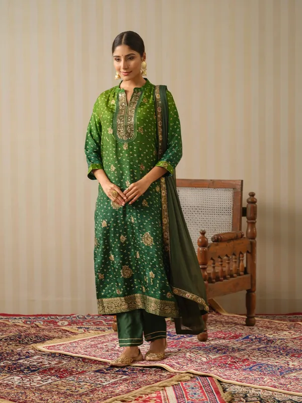 Green_Yoke_Design_Regular_Straight_kurta_and_Trousers_With_Dupatta