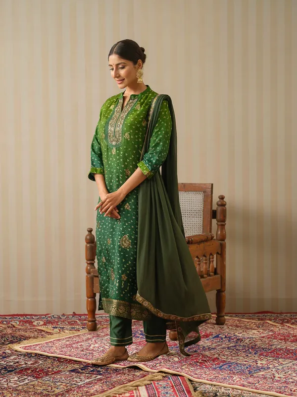 Green_Yoke_Design_Regular_Straight_kurta_and_Trousers_With_Dupatta