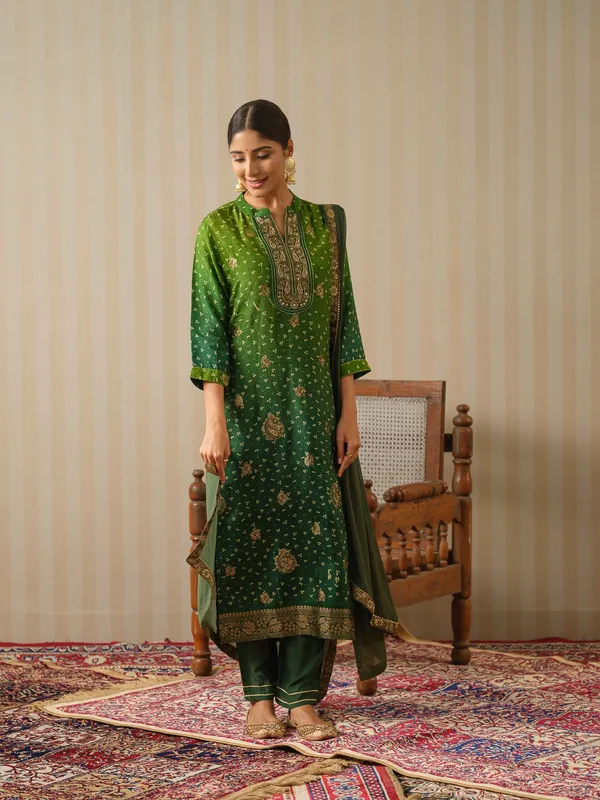 Green_Yoke_Design_Regular_Straight_kurta_and_Trousers_With_Dupatta