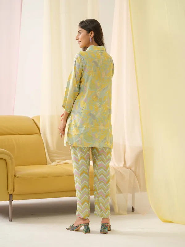 Multi_Shirt_Collar_Printed_Shirt_Trousers