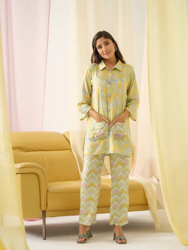 Multi_Shirt_Collar_Printed_Shirt_Trousers