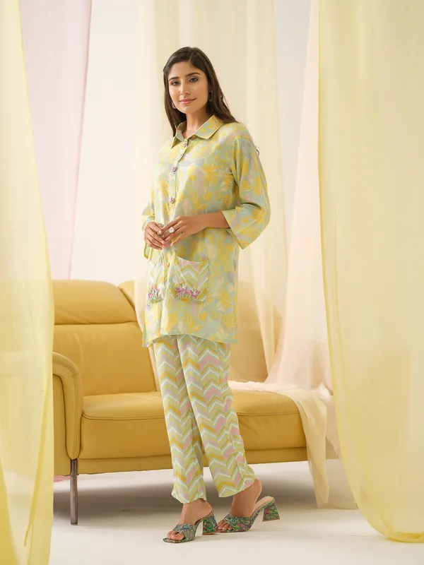 Multi_Shirt_Collar_Printed_Shirt_Trousers