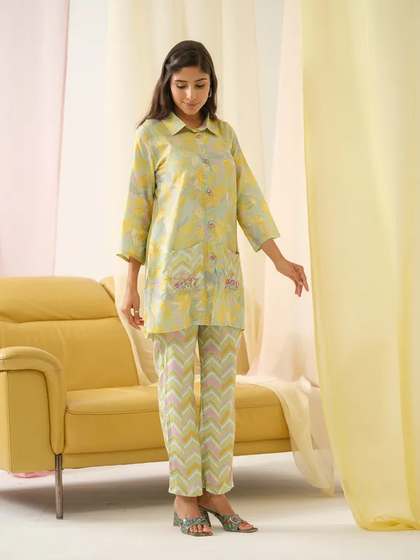 Multi_Shirt_Collar_Printed_Shirt_Trousers