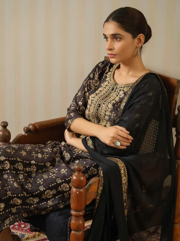 Black_Embroidered_Floral_Straight_Kurta_and_Trousers_With_Dupatta