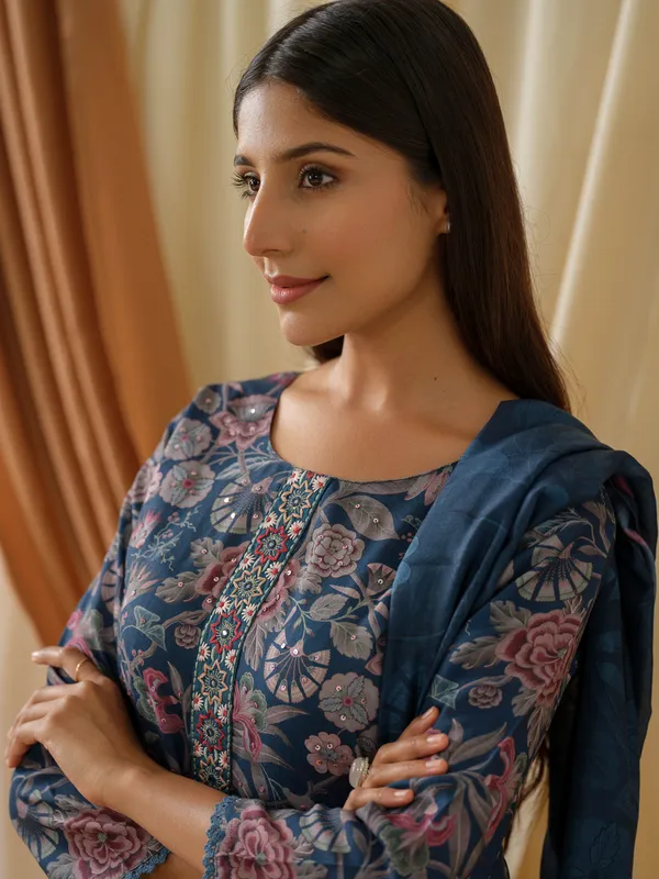 women_Blue_Floral_Printed_Kurta_and_Trousers_With_Dupatta
