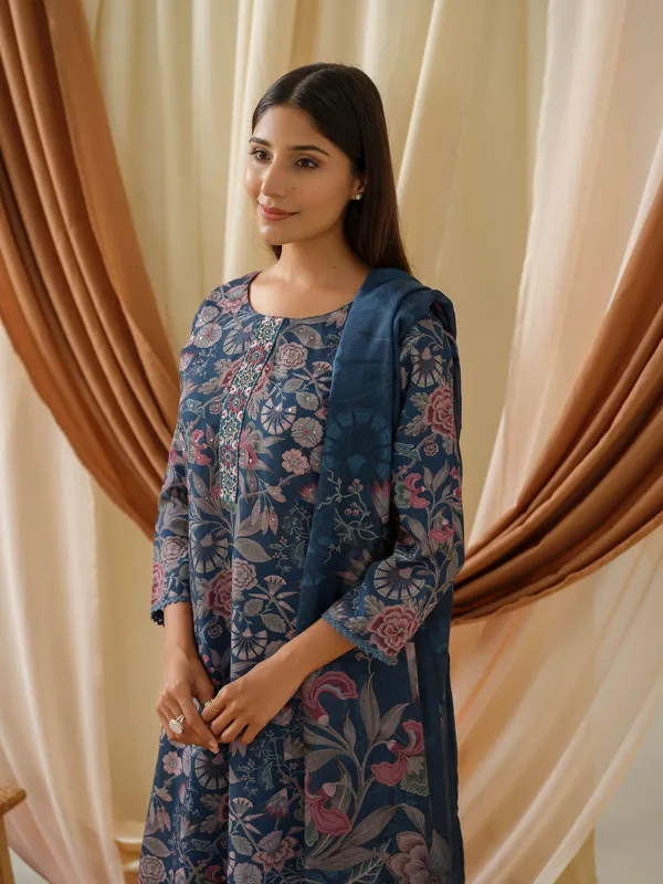 women_Blue_Floral_Printed_Kurta_and_Trousers_With_Dupatta
