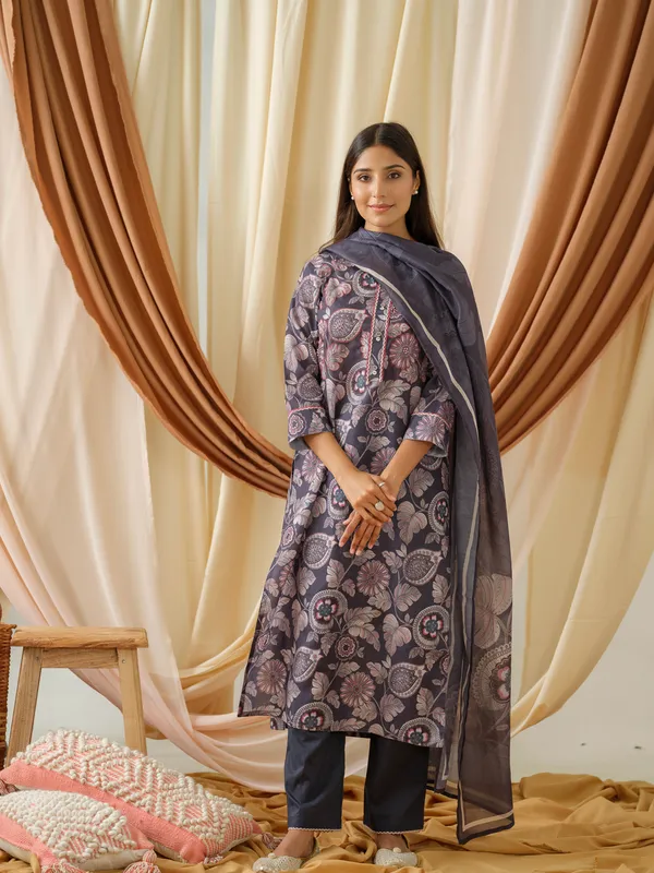 women_Blue_Floral_Printed_Kurta_and_Trousers_With_Dupatta