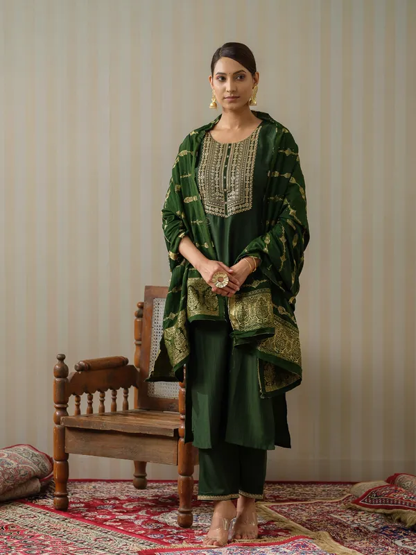 Green_Yoke_Design_Woven_Design_Straight_Kurta_and_Trousers_With_Dupatta