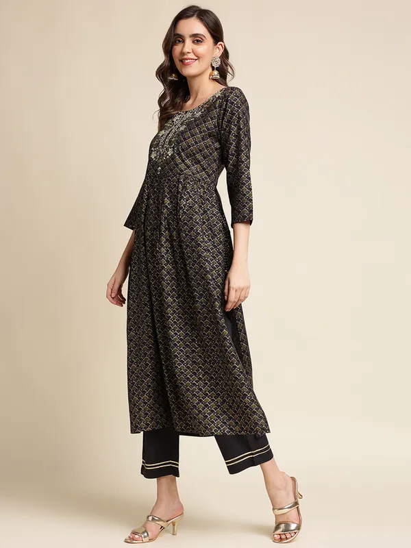 Black_Yoke_Design_A-Line_Kurta_and_Trousers_With_Dupatta