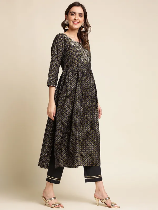 Black_Yoke_Design_A-Line_Kurta_and_Trousers_With_Dupatta