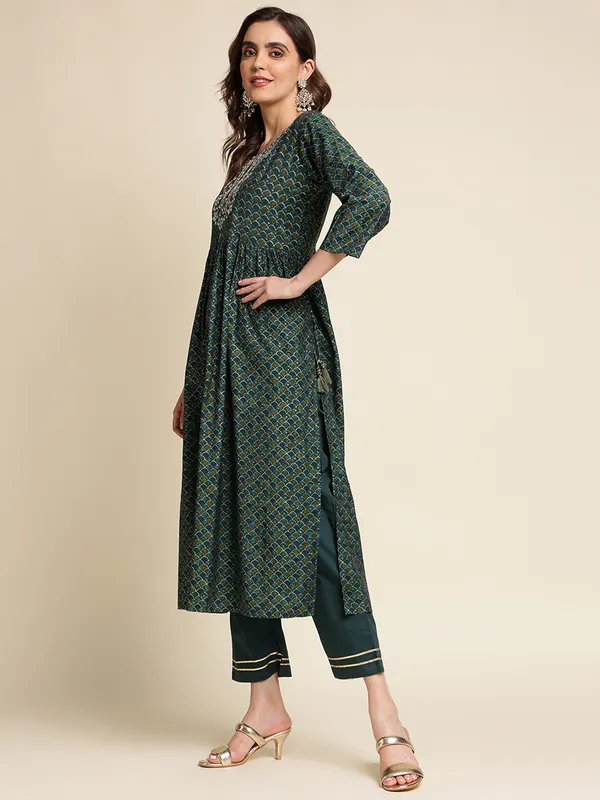 Green_Yoke_Design_A-Line_Kurta_and_Trousers_With_Dupatta