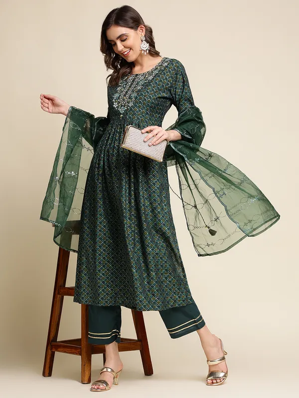 Green_Yoke_Design_A-Line_Kurta_and_Trousers_With_Dupatta