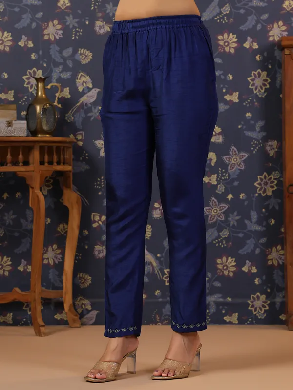 Women_Navy_Blue_Embroidered_Straight_Kurta_and_Palazzos_With_Dupatta