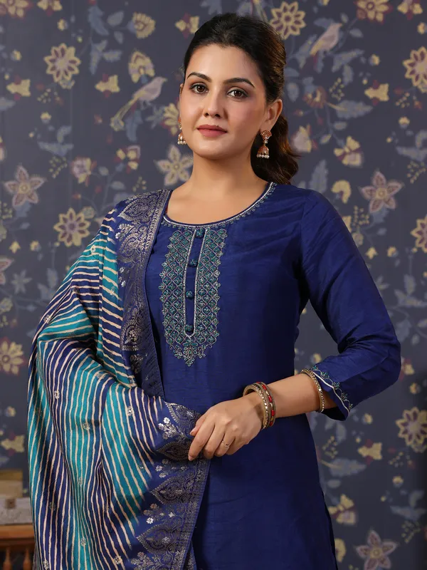 Women_Navy_Blue_Embroidered_Straight_Kurta_and_Palazzos_With_Dupatta