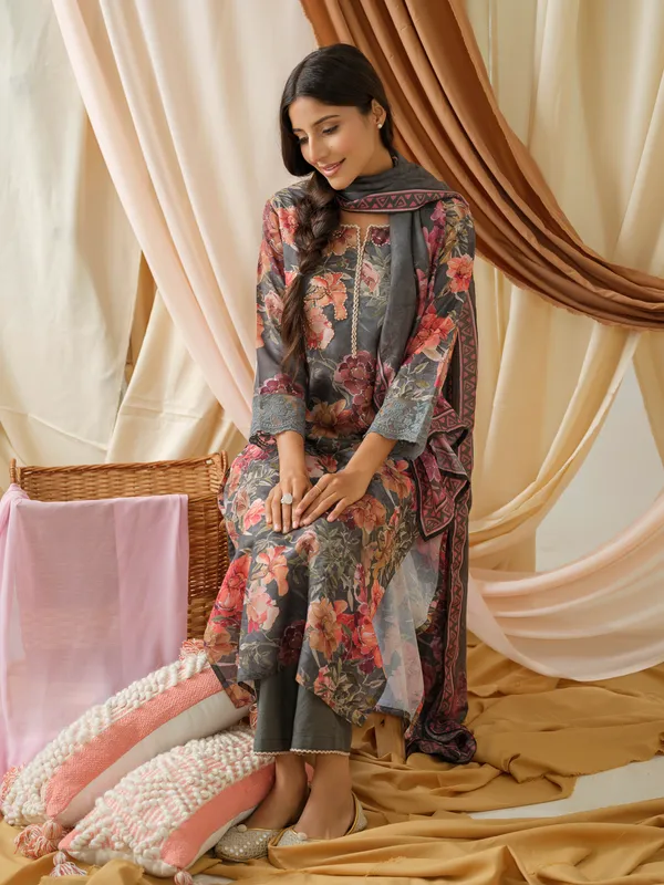 women_Teal_Floral_Printed_Kurta_and_Trousers_With_Dupatta