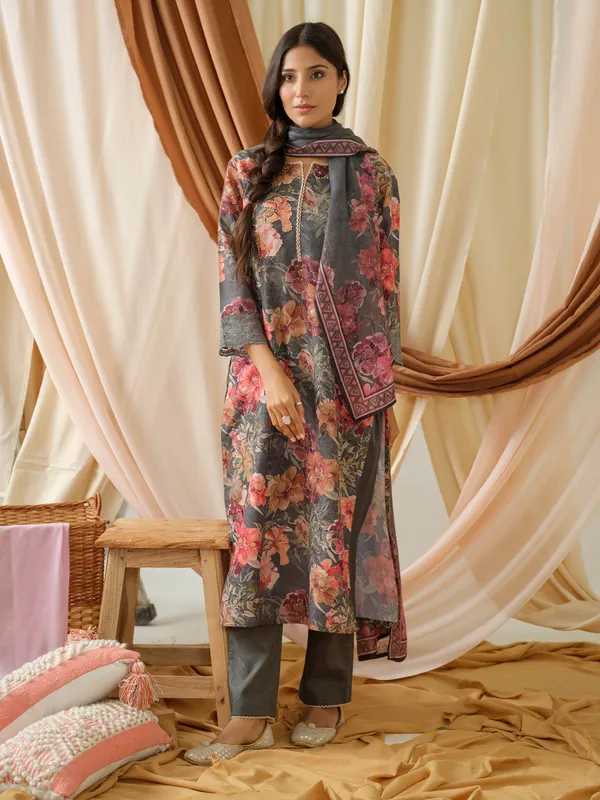 women_Teal_Floral_Printed_Kurta_and_Trousers_With_Dupatta
