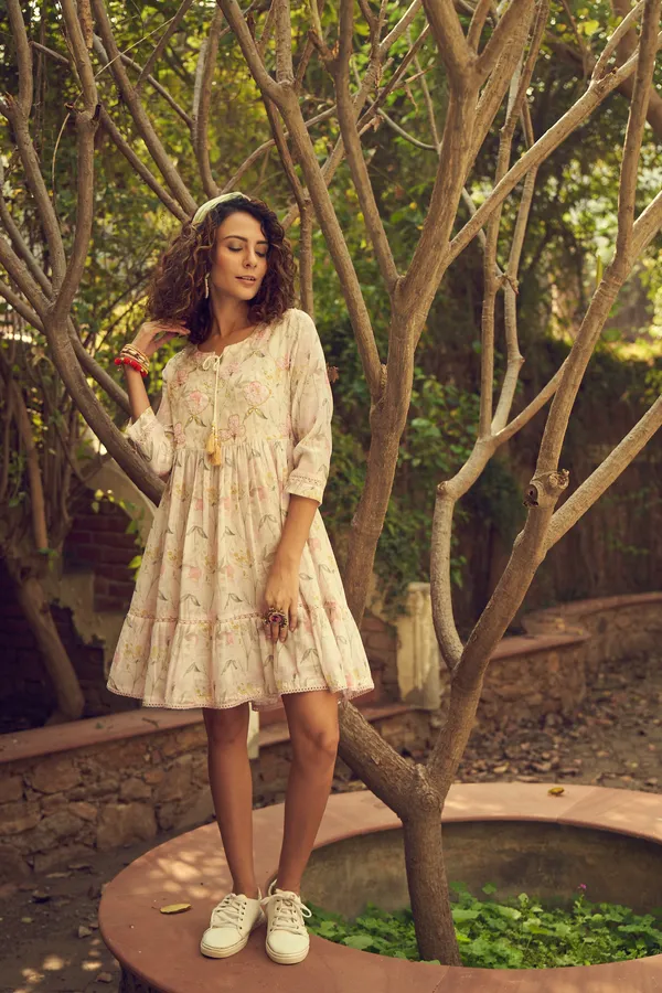 Off_White_Flared_Printed_Empire_Ethnic_Dresses
