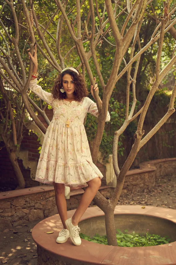 Off_White_Flared_Printed_Empire_Ethnic_Dresses