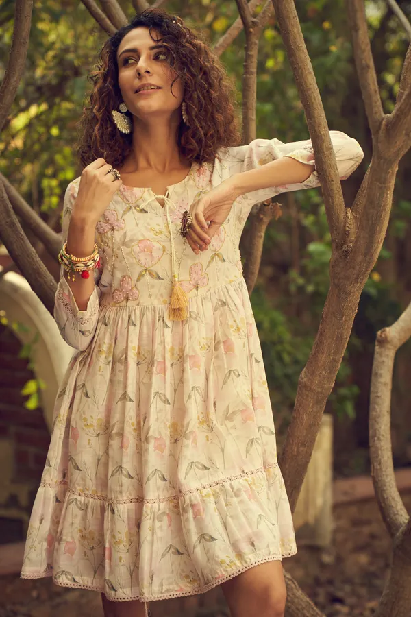 Off_White_Flared_Printed_Empire_Ethnic_Dresses