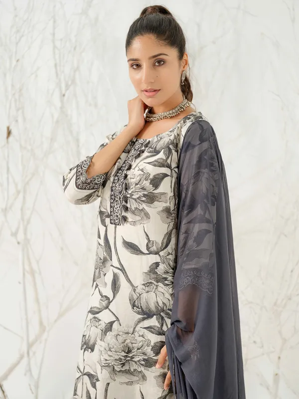 Black_&_White_Floral_Embroidered_Straight_Kurta_and_Trousers_With_Dupatta
