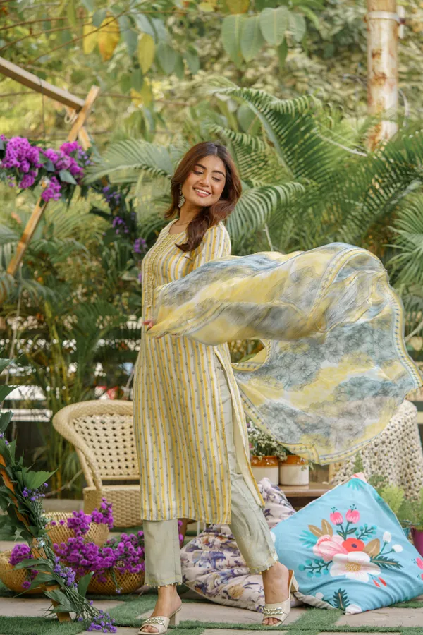 women_Yellow_Striped_Kurta_Sets