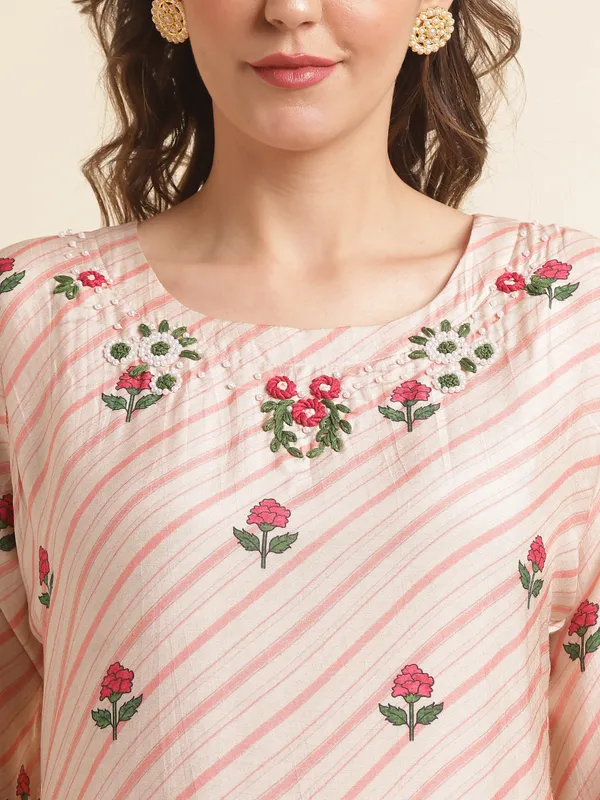 Women_White_Floral_Straight_Kurta_Sets