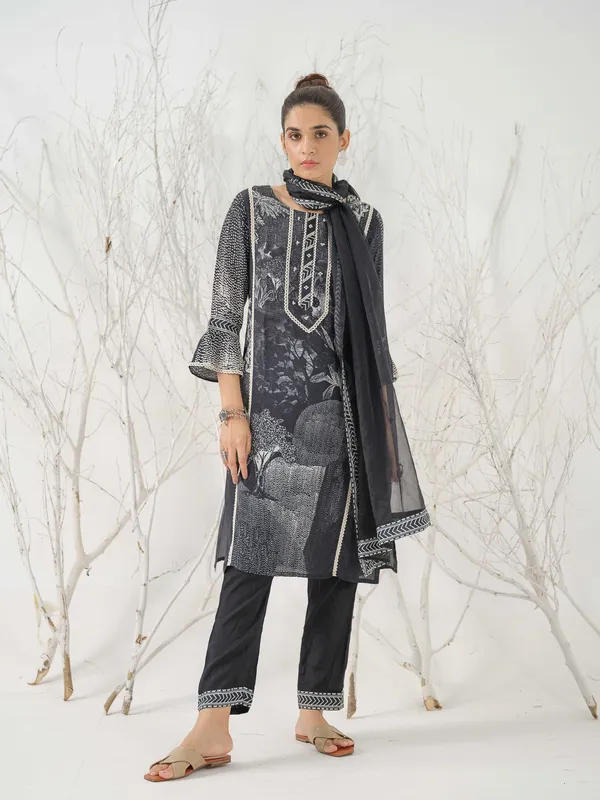 Black_&_White_Tribal_Printed_Straight_Kurta_and_Trousers_With_Dupatta