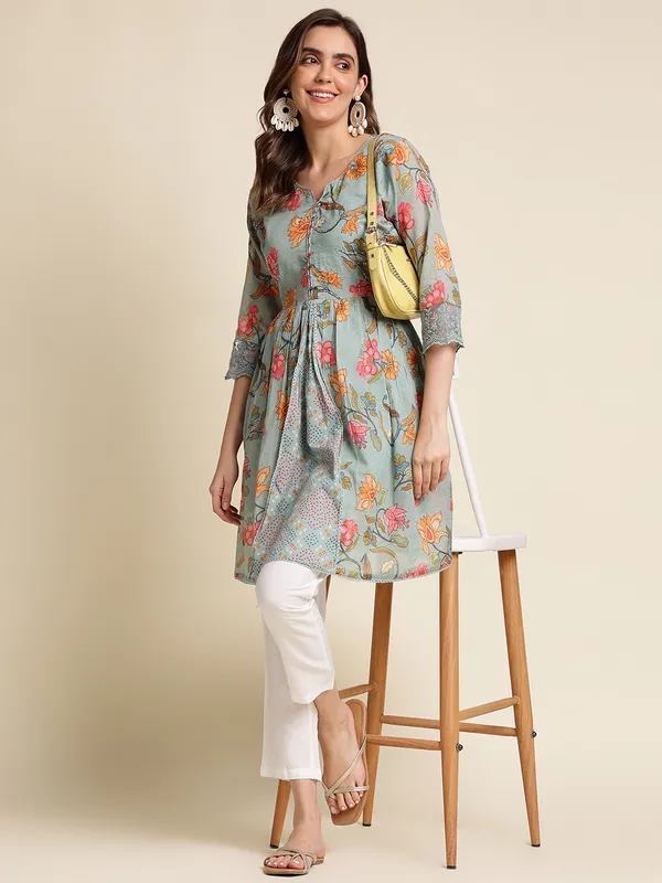 Women_Green_Regular_Printed_Floral_Tops