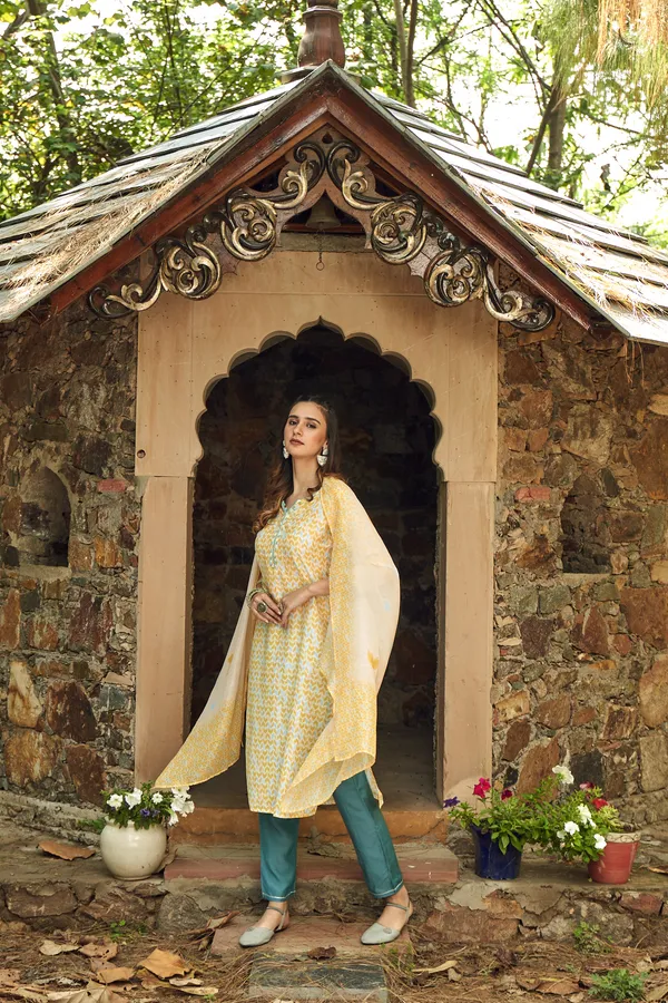 women_Yellow_Floral_Printed_Kurta_Sets