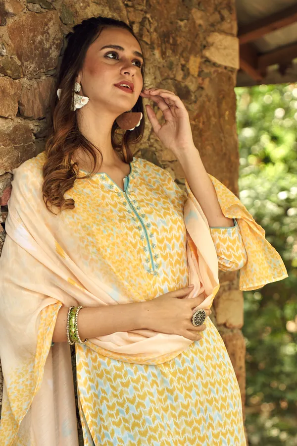 women_Yellow_Floral_Printed_Kurta_Sets